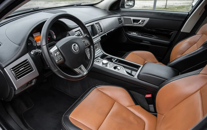 Jaguar XF cena 45900 przebieg: 215000, rok produkcji 2011 z Wasilków małe 529